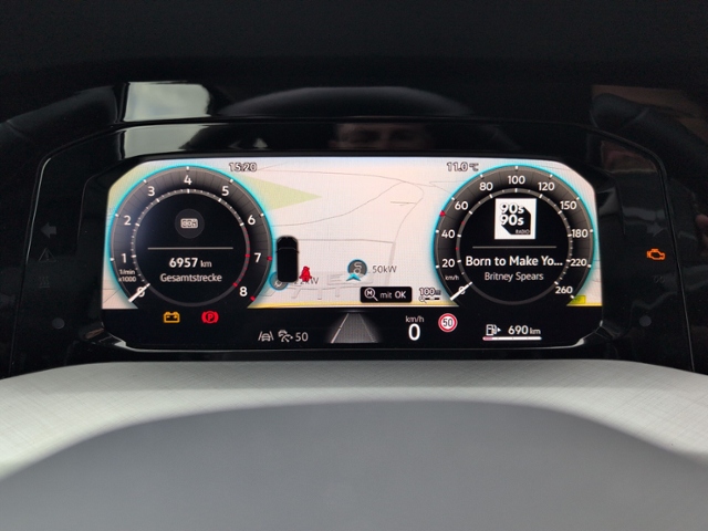 Golf VIII 1.5 TSI AHK+KAMERA+NAVI+HEAD-UP+KEYLES