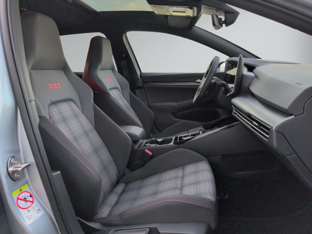 Golf VIII GTI 2.0 TSI PANO+360°+HEAD-UP+IQ.LIGHT