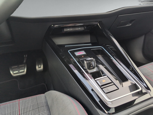 Golf VIII GTI 2.0 TSI PANO+360°+HEAD-UP+IQ.LIGHT