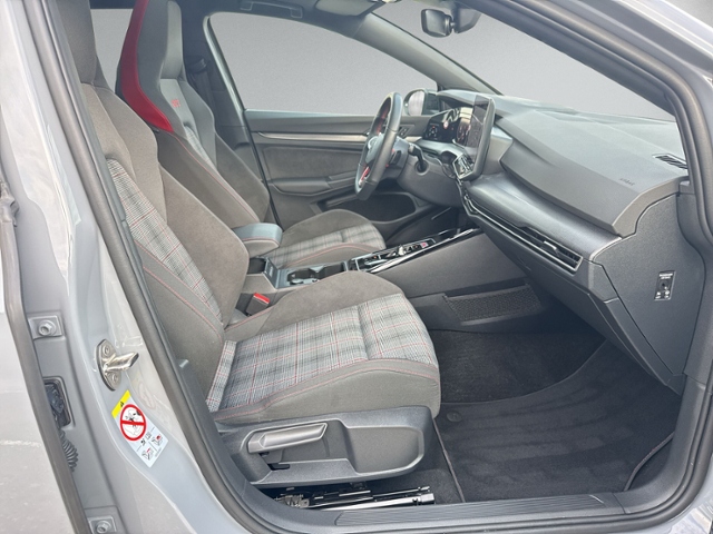 Golf VIII GTI 2.0 TSI PANO+360°+HEAD-UP+IQ.LIGHT