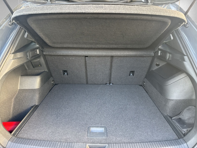 Tiguan 2.0 TDI DSG R-LINE AHK+NAVI.+ACC+HEAD-UP+