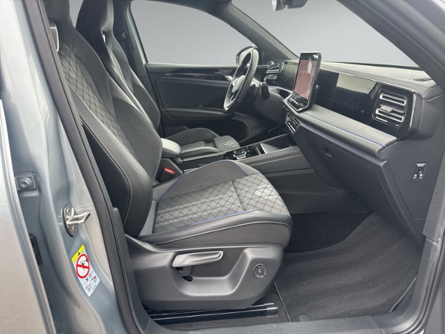 Tiguan 2.0 TDI DSG R-LINE AHK+NAVI.+ACC+HEAD-UP+