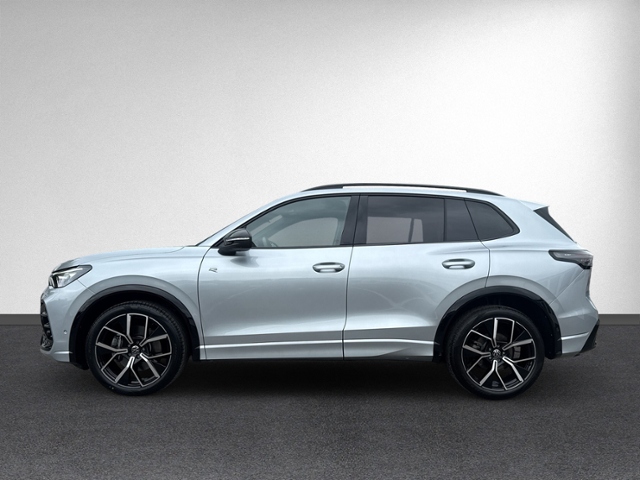 Tiguan 2.0 TDI DSG R-LINE AHK+NAVI.+ACC+HEAD-UP+