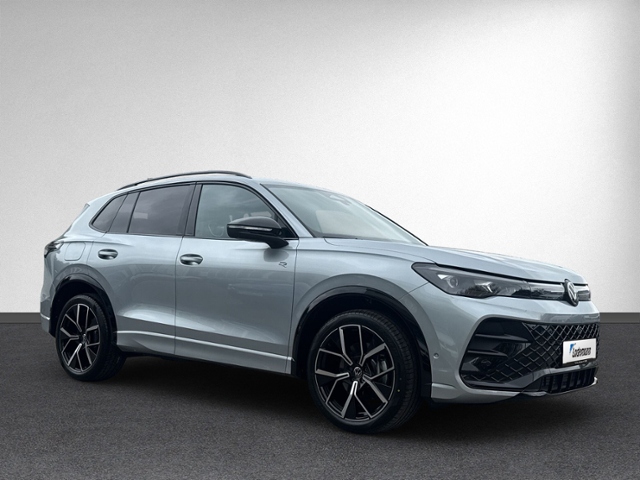 Tiguan 2.0 TDI DSG R-LINE AHK+NAVI.+ACC+HEAD-UP+