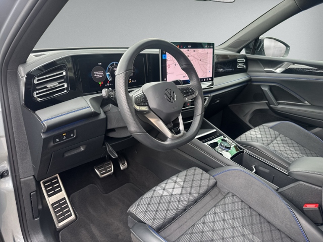 Tiguan 2.0 TDI DSG R-LINE AHK+NAVI.+ACC+HEAD-UP+