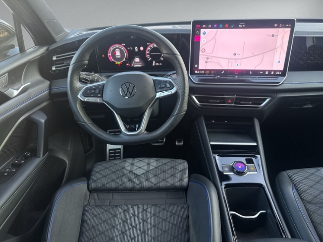Tiguan 2.0 TDI DSG R-LINE AHK+NAVI.+ACC+HEAD-UP+