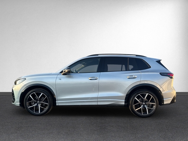 Tiguan 2.0 TDI DSG R-LINE AHK+NAVI.+ACC+HEAD-UP+