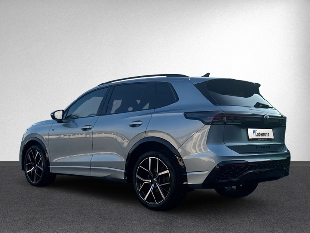 Tiguan 2.0 TDI DSG R-LINE AHK+NAVI.+ACC+HEAD-UP+