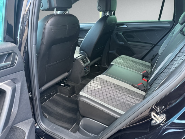 Tiguan 2.0 TDI R-LINE STANDHZ+IQ.LIGHT+NAVI+ACC+