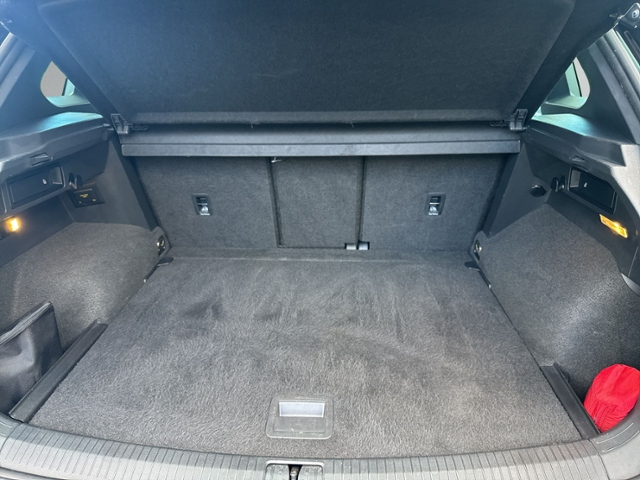 Tiguan 2.0 TDI R-LINE STANDHZ+IQ.LIGHT+NAVI+ACC+