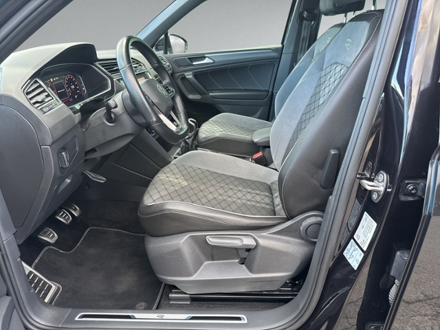 Tiguan 2.0 TDI R-LINE STANDHZ+IQ.LIGHT+NAVI+ACC+