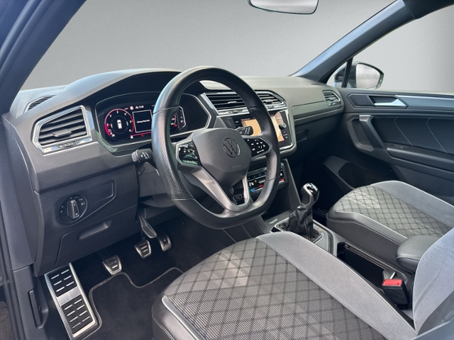Tiguan 2.0 TDI R-LINE STANDHZ+IQ.LIGHT+NAVI+ACC+
