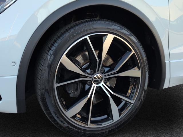 Tiguan 2.0 TDI DSG R-LINE ALLRAD IQ.LIGHT+AHK+eH