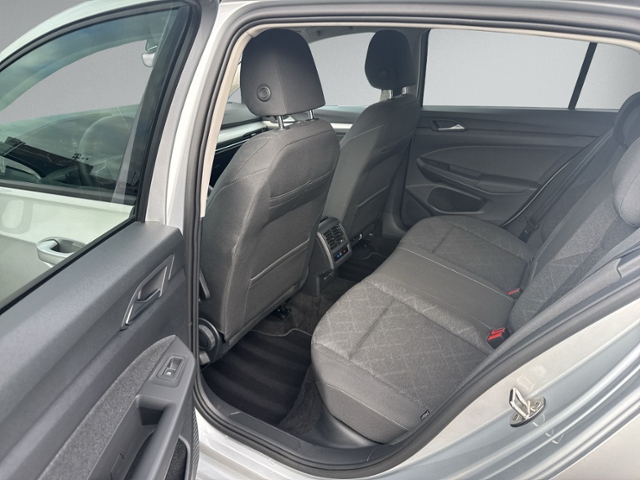 Golf VIII 2.0 TDI DSG LED+NAVI+RFK+ACC+SIHZ+PDC+