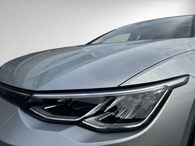 Golf VIII 2.0 TDI DSG LED+NAVI+RFK+ACC+SIHZ+PDC+