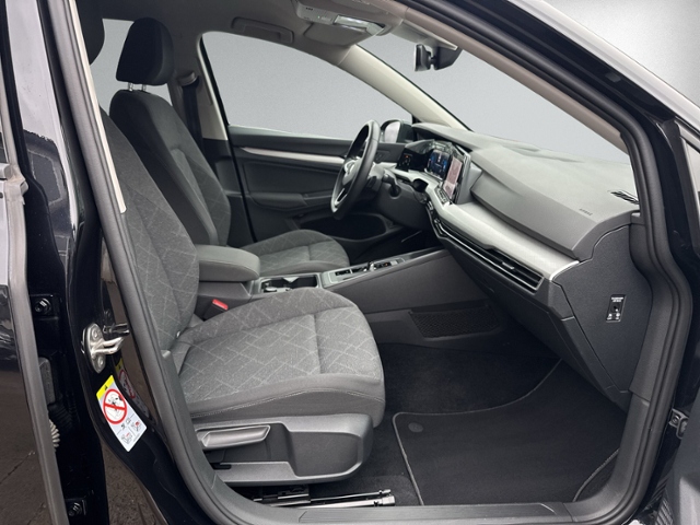 Golf VIII Variant 2.0 TDI DSG AHK+LED+NAVI+RFK+A