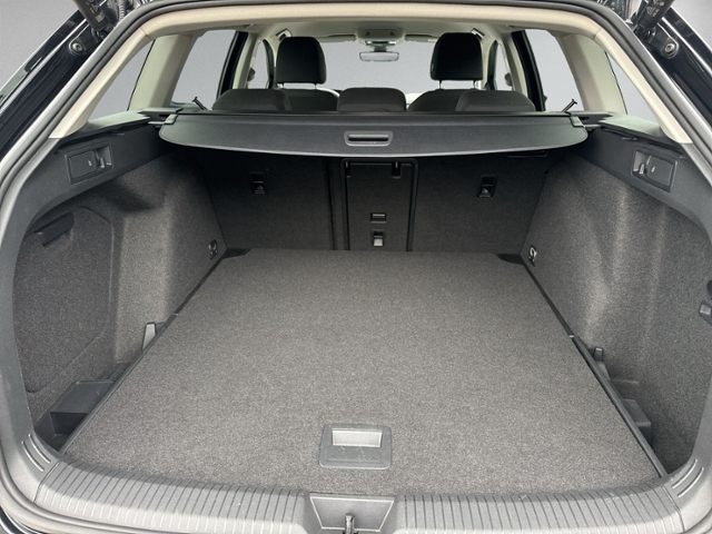 Golf VIII Variant 2.0 TDI DSG AHK+LED+NAVI+RFK+A