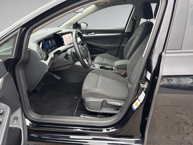 Golf VIII Variant 2.0 TDI DSG AHK+LED+NAVI+RFK+A