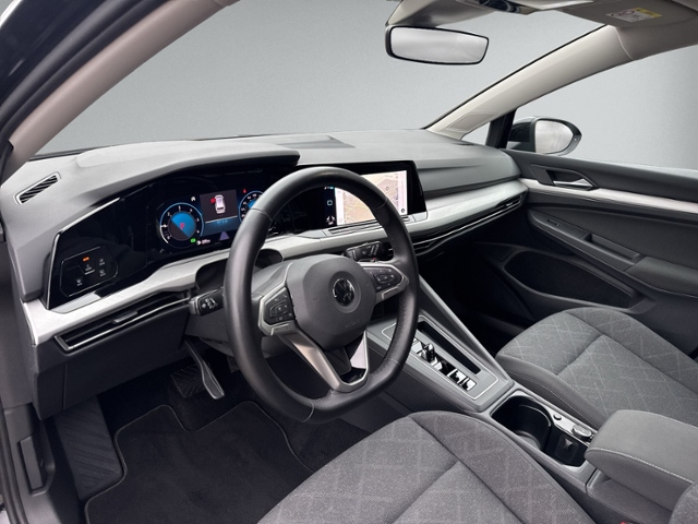 Golf VIII Variant 2.0 TDI DSG AHK+LED+NAVI+RFK+A