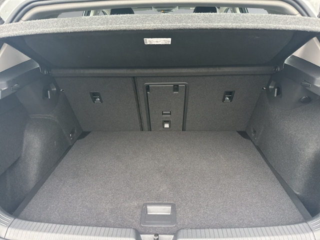 Golf VIII 2.0 TDI DSG LED+NAVI+ACC+EINPARKH+SHZ+