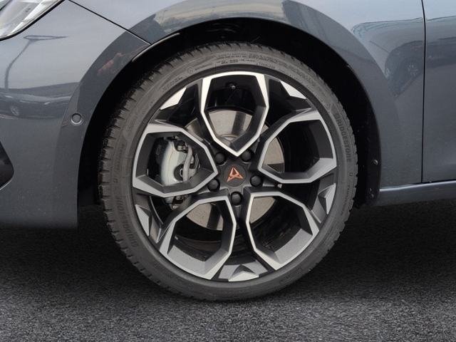 Leon ST 2.0 TSI DSG 4Drive AHK+LED+NAVI+RFK+ACC+