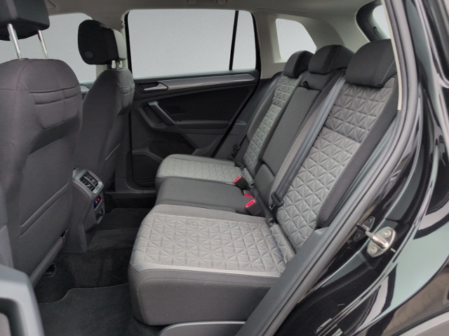 Tiguan 2.0 TDI DSG LED+NAVI+ACC+EINPARKH.+SITZH+