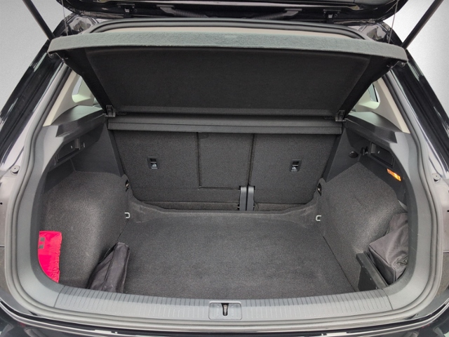 Tiguan 2.0 TDI DSG LED+NAVI+ACC+EINPARKH.+SITZH+