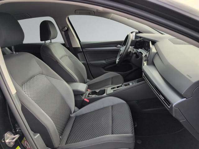 Golf VIII 2.0 TDI DSG ACTIVE AHK+LED+NAVI+RFK+SH