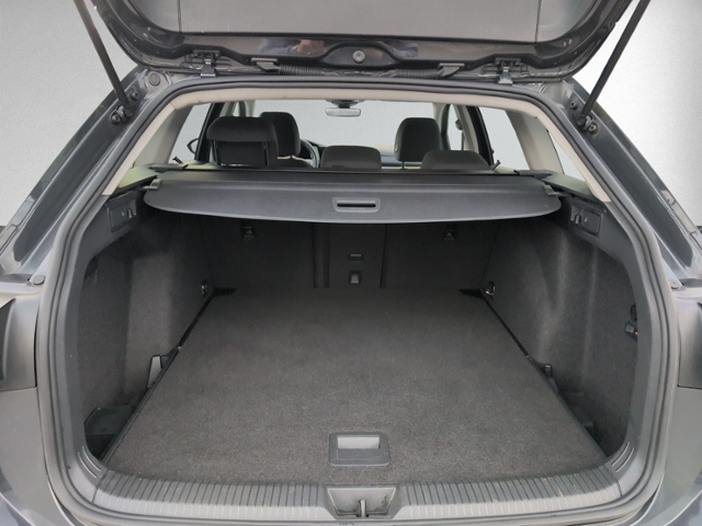 Golf VIII Variant 1.0 TSI PANO+AHK+RFK+NAVI+ACC+