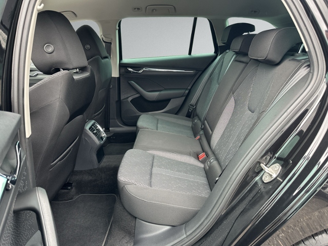 Octavia Combi 2.0 TDI DSG STYLE STANDHZ+HEAD-UP+