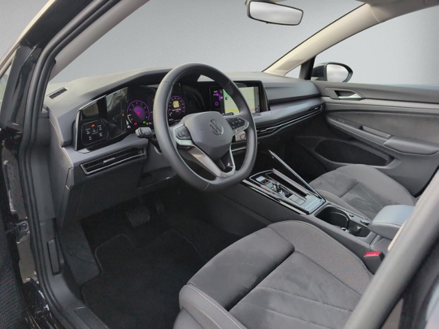 Golf VIII 1.5 eTSI DSG STYLE AHK+KAMERA+NAVI+LED