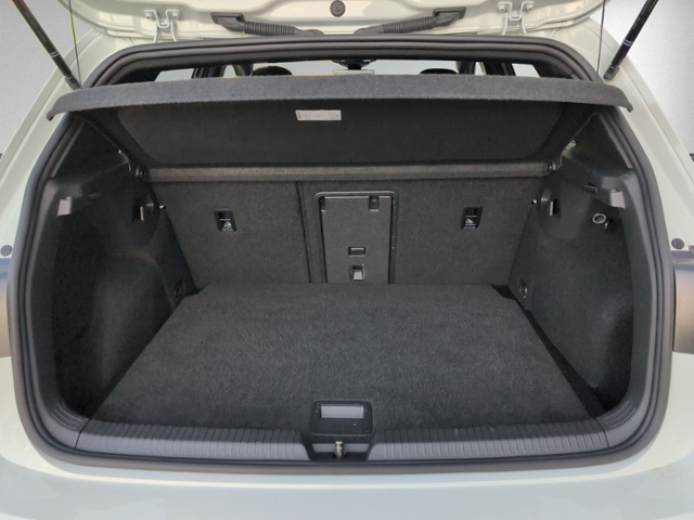 Golf VIII 2.0 TSI GTI DSG IQ.LIGHT+NAVI+ACC+SIHZ