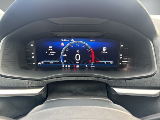 Karoq 1.5 TSI DSG TOUR AHK+RFK+behz.WSS+LED+NAVI