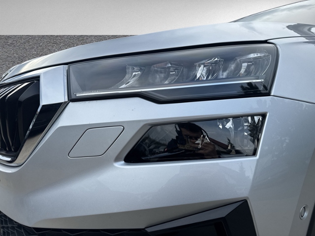 Karoq 1.5 TSI DSG TOUR AHK+RFK+behz.WSS+LED+NAVI