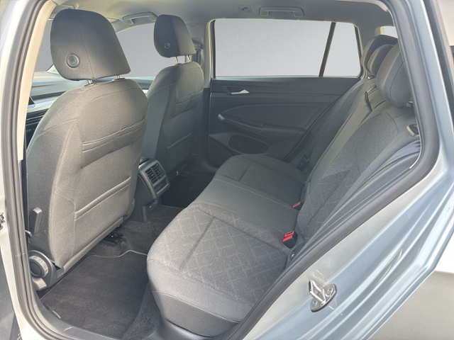 Golf VIII Variant 2.0 TDI DSG LED+NAVI+ACC+SIHZ+