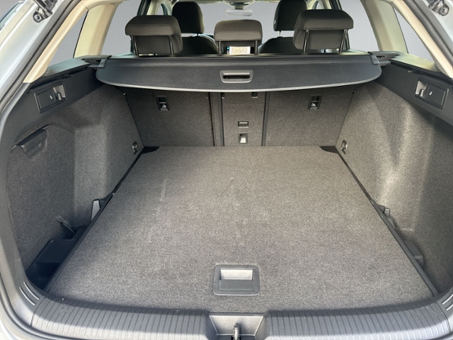 Golf VIII Variant 2.0 TDI DSG LED+NAVI+ACC+SIHZ+