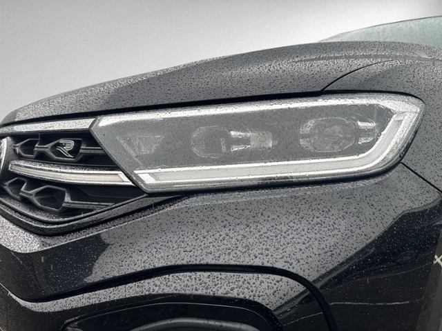 T-Roc 1.5 TSI DSG R-LINE PANO+IQ.LIGHT+RFK+NAVI+