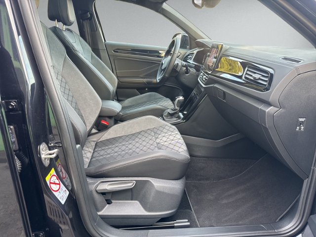 T-Roc 1.5 TSI DSG R-LINE PANO+IQ.LIGHT+RFK+NAVI+