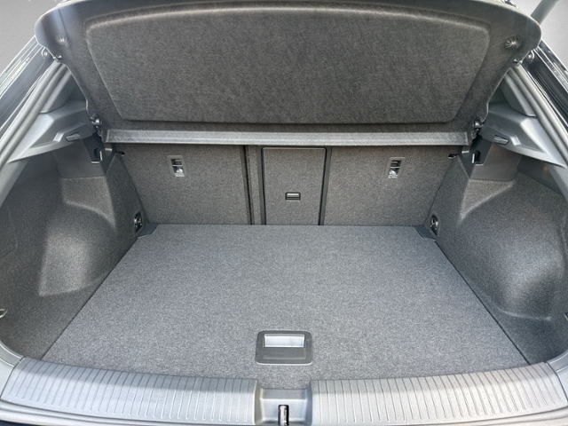 T-Roc 1.5 TSI DSG R-LINE PANO+IQ.LIGHT+RFK+NAVI+