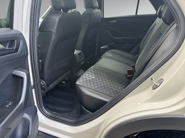 T-Roc 1.5 TSI DSG R-LINE PANO+IQ.LIGHT+RFK+NAVI+