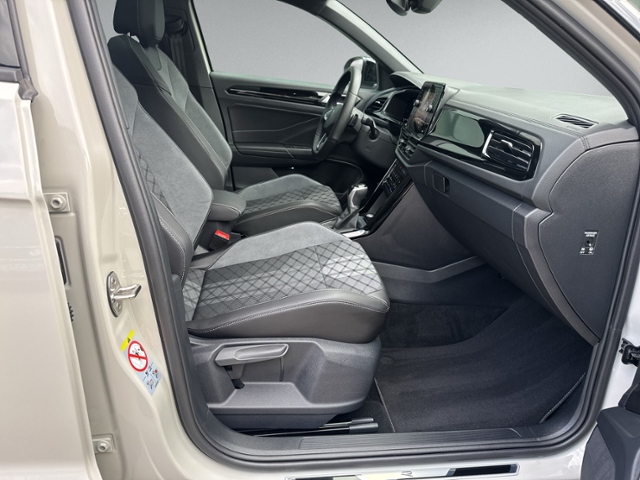 T-Roc 1.5 TSI DSG R-LINE PANO+IQ.LIGHT+RFK+NAVI+