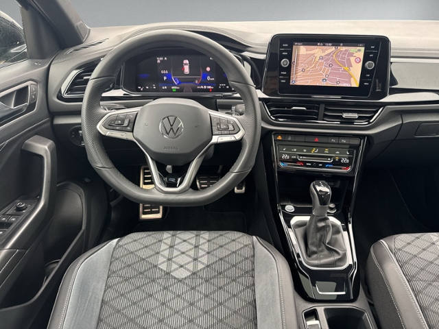 T-Roc 1.5 TSI DSG R-LINE PANO+IQ.LIGHT+RFK+NAVI+