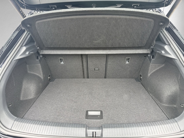 T-Roc 1.5 TSI DSG R-LINE PANO+IQ.LIGHT+RFK+NAVI+