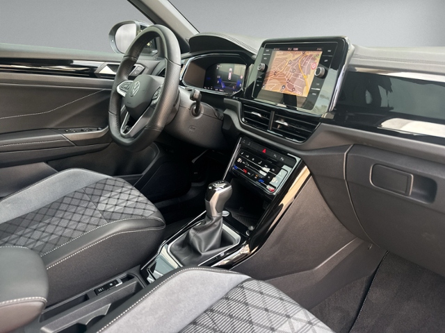 T-Roc 1.5 TSI DSG R-LINE PANO+IQ.LIGHT+RFK+NAVI+