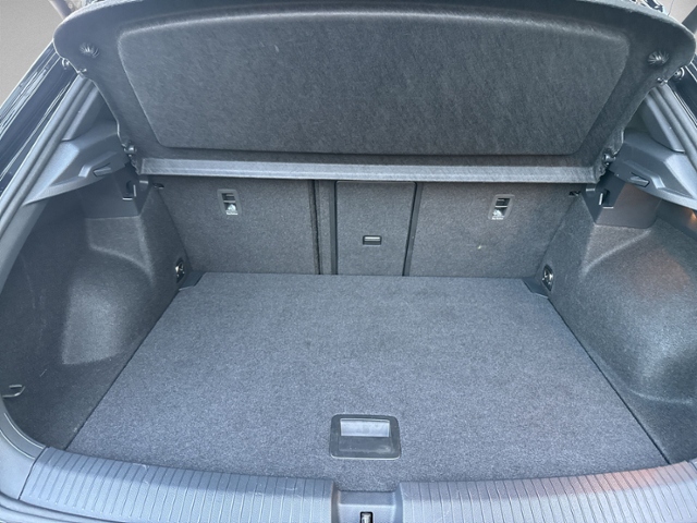 T-Roc 1.5 TSI DSG R-LINE PANO+IQ.LIGHT+RFK+NAVI+