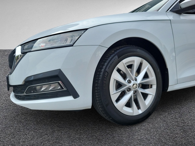 Octavia Combi 2.0 TDI DSG STYLE STANDHZ+NAVI+ACC