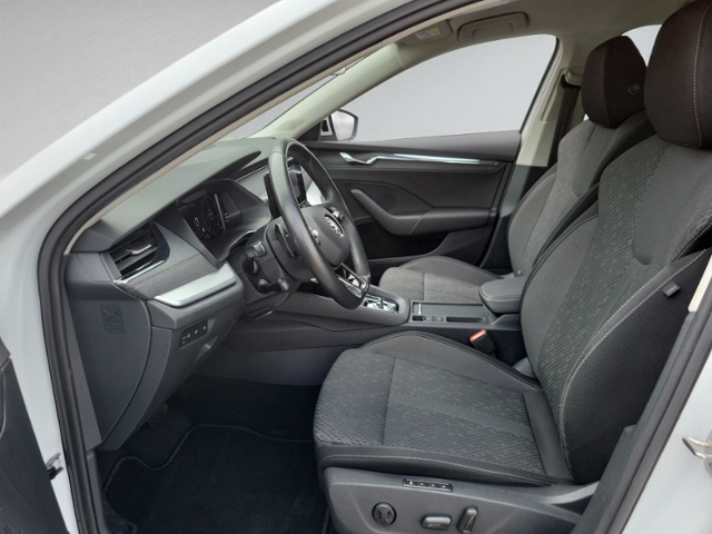 Octavia Combi 2.0 TDI DSG STYLE STANDHZ+NAVI+ACC