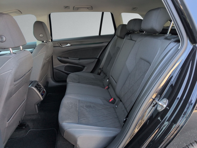 Golf VIII Variant 2.0 TDI DSG NAVI+LED+ACC+PDC+S