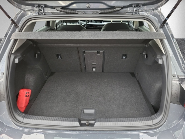 Golf VIII 1.5 TSI ACTIVE STANDHZ+RFK+HEAD-UP+NAV