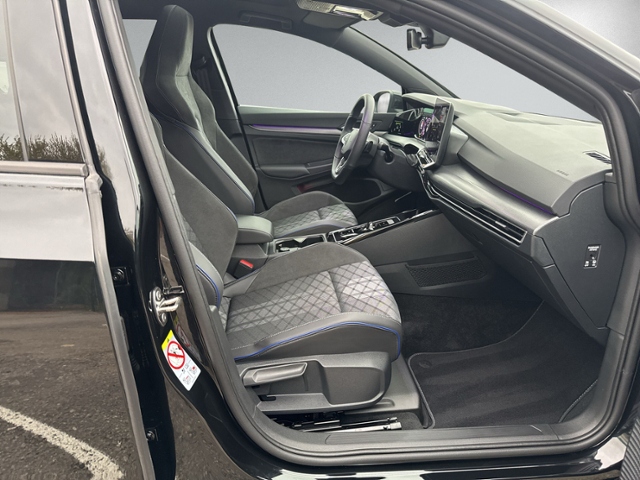 Golf VIII 1.5 eTSI DSG R-LINE PANO+NAVI+ACC+LED+